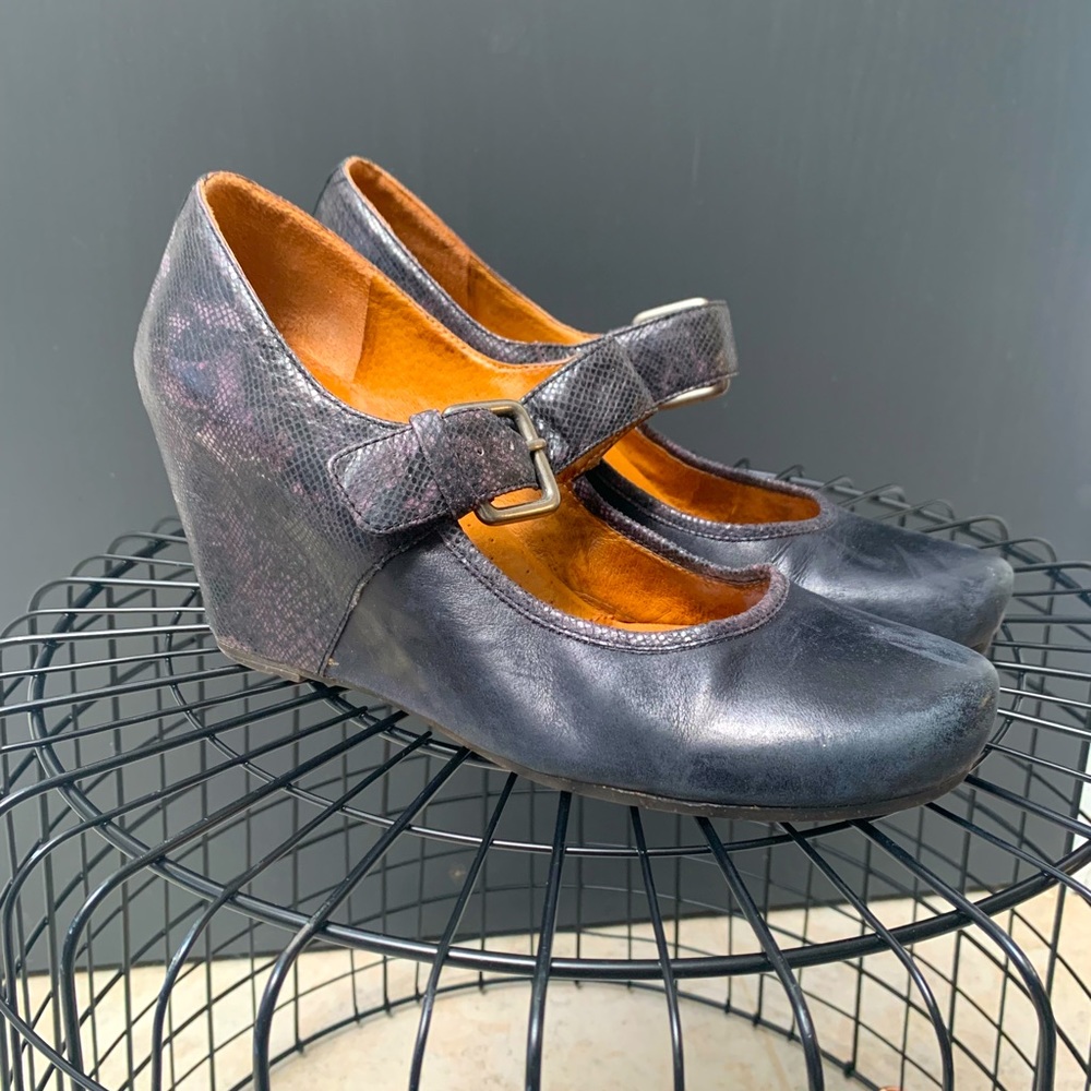 Naya Purple and Navy Leather Wedges Size 9